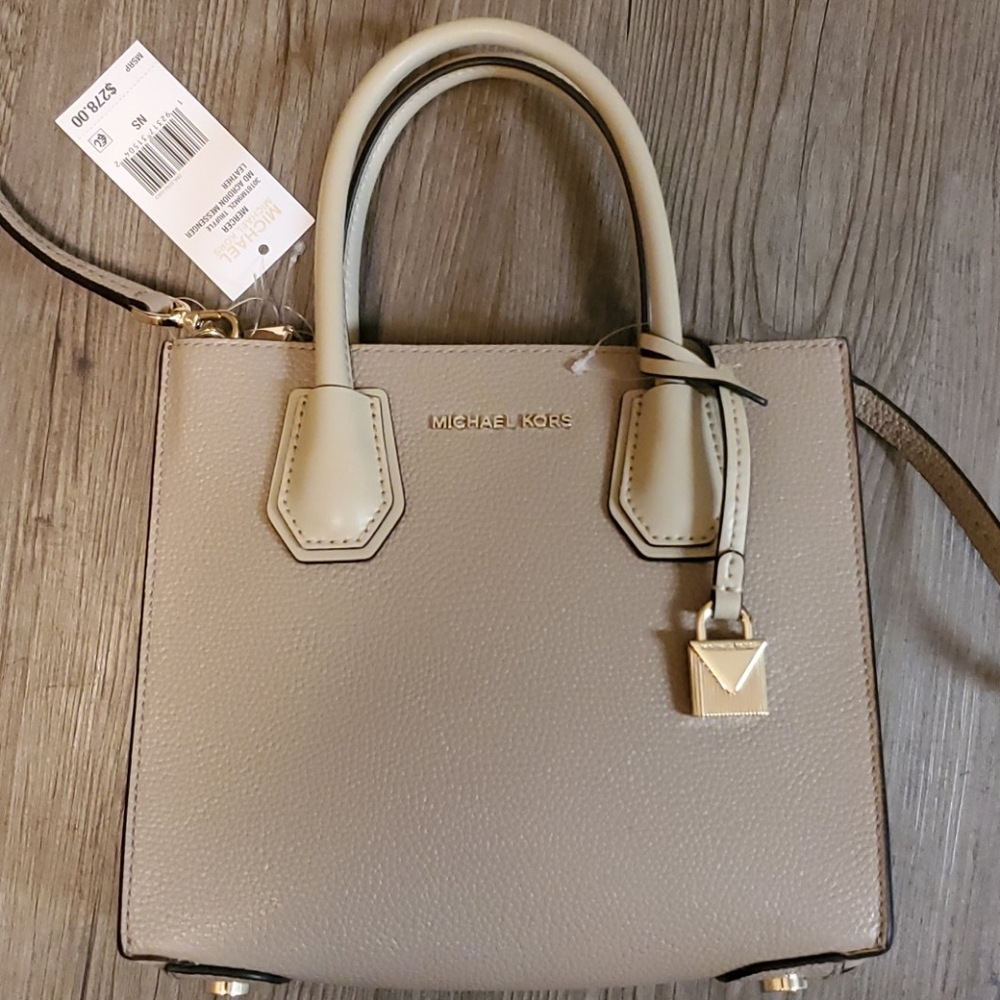 Michael Kors Mercer MD Acrdion Messenger NWT